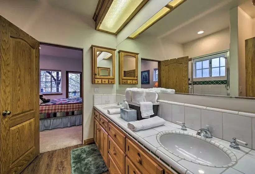 Luxe Lake Arrowhead Home W/ Deck, 3 Mi To Village!