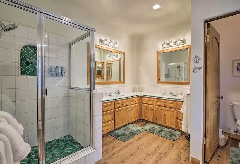 Luxe Lake Arrowhead Home W/ Deck, 3 Mi To Village!