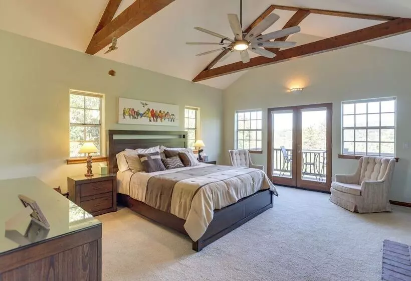 Luxe Lake Arrowhead Home W/ Deck, 3 Mi To Village!