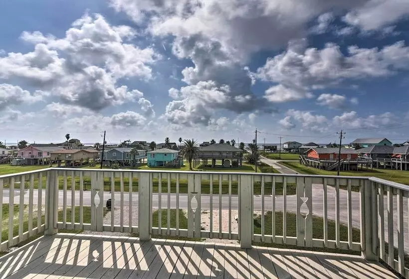 2 Blocks To Gulf: Surfside Beach Family Home!