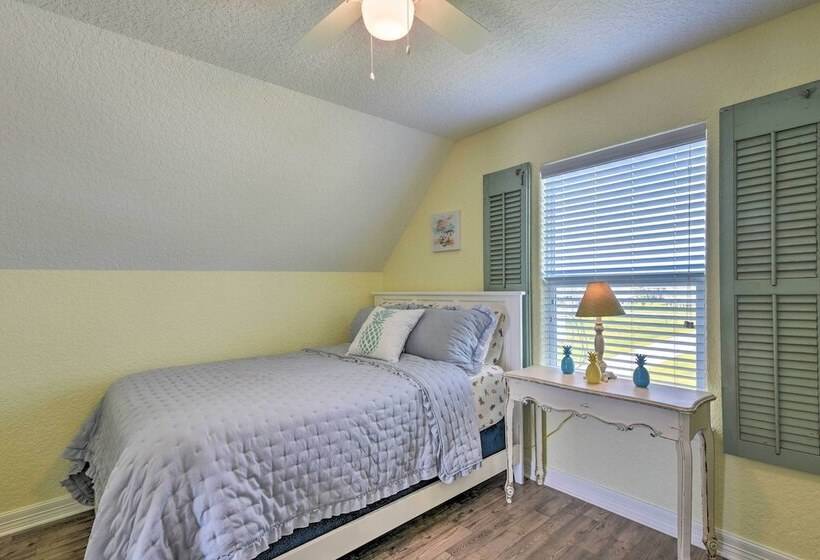 2 Blocks To Gulf: Surfside Beach Family Home!