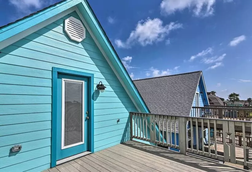 2 Blocks To Gulf: Surfside Beach Family Home!