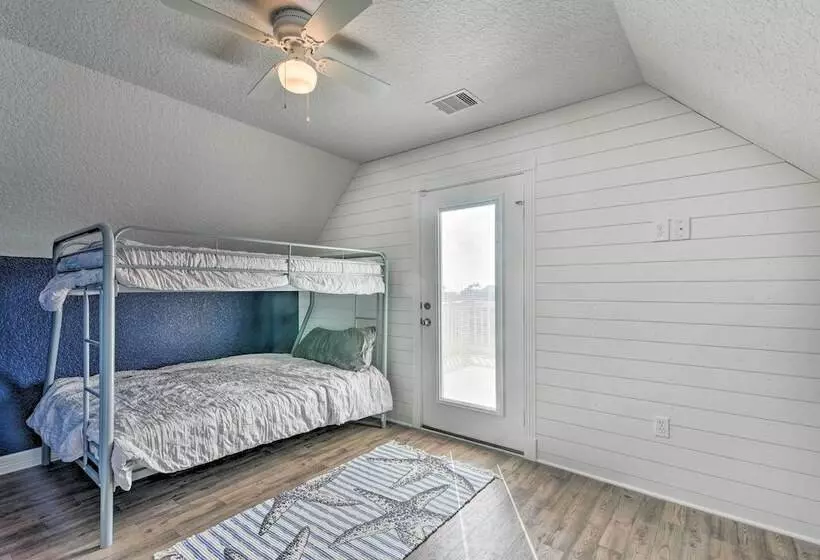 2 Blocks To Gulf: Surfside Beach Family Home!