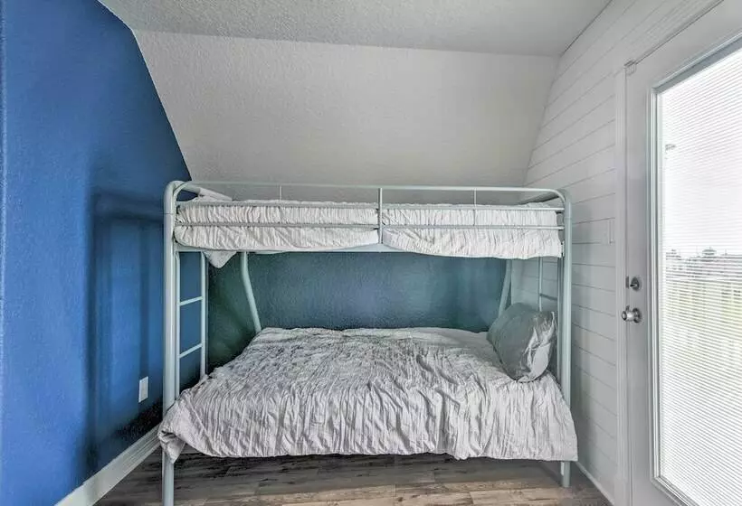 2 Blocks To Gulf: Surfside Beach Family Home!