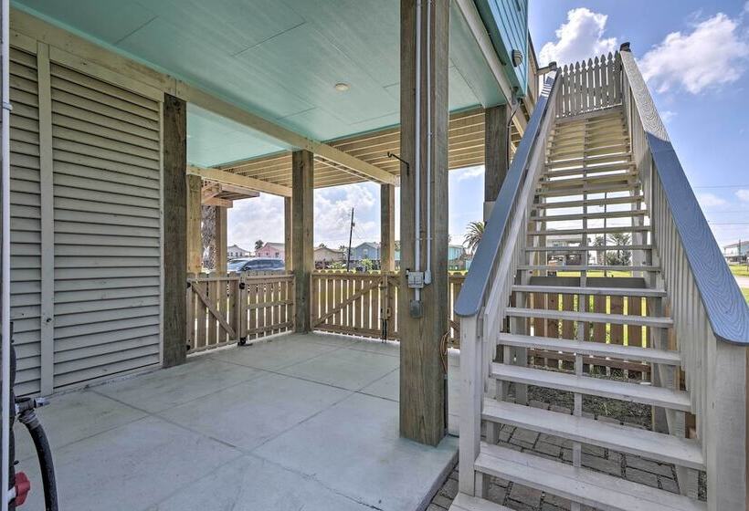2 Blocks To Gulf: Surfside Beach Family Home!