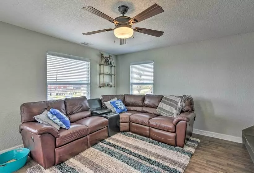 2 Blocks To Gulf: Surfside Beach Family Home!