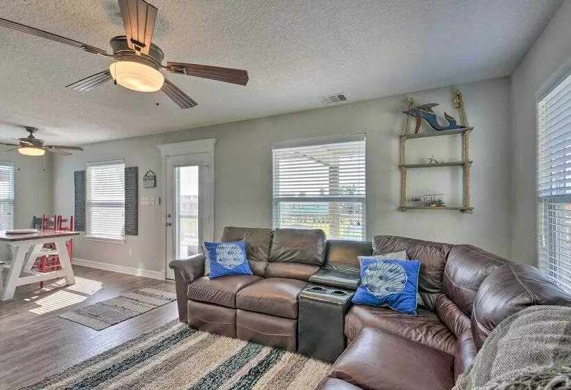 2 Blocks To Gulf: Surfside Beach Family Home!