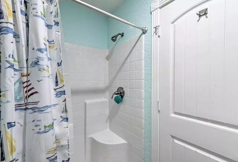 2 Blocks To Gulf: Surfside Beach Family Home!