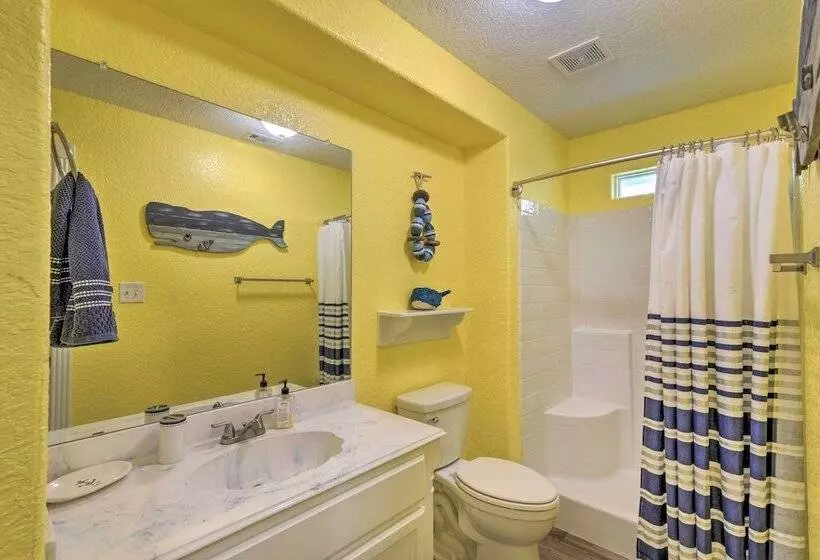 2 Blocks To Gulf: Surfside Beach Family Home!