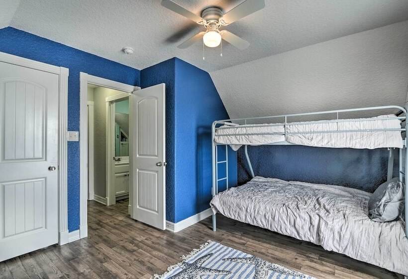 2 Blocks To Gulf: Surfside Beach Family Home!