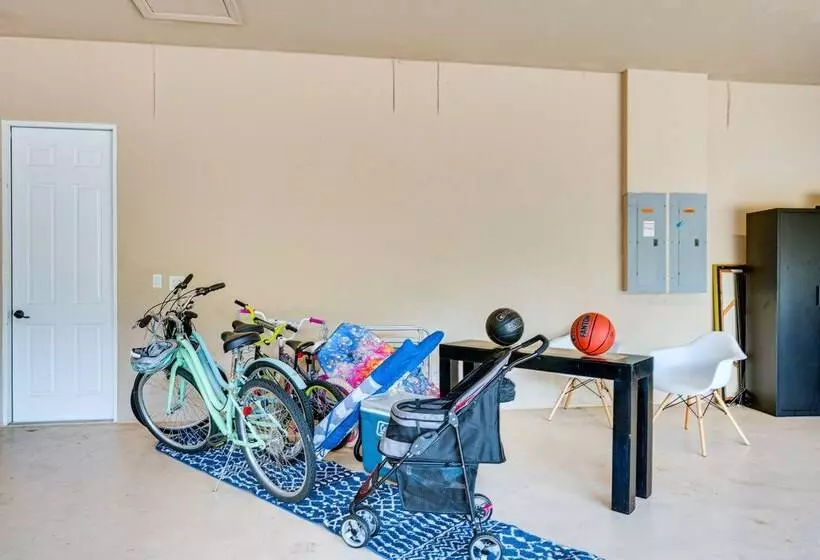 Luxury House With Private Acreage   Near Golfing!