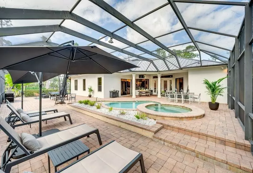 Luxury House With Private Acreage   Near Golfing!