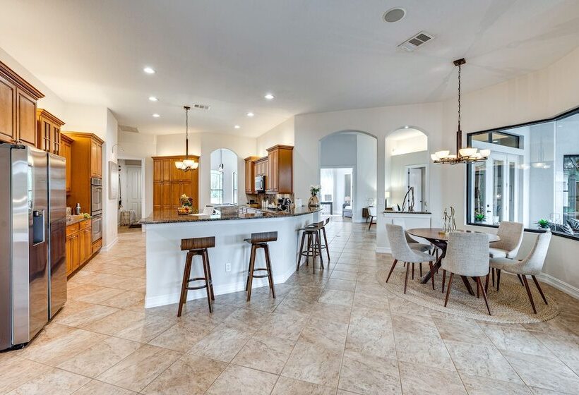 Luxury House With Private Acreage   Near Golfing!