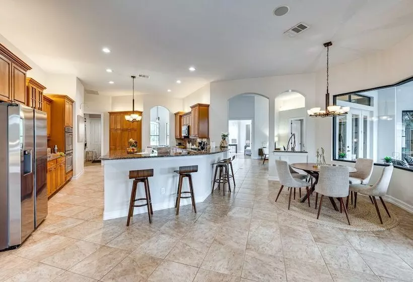 Luxury House With Private Acreage   Near Golfing!