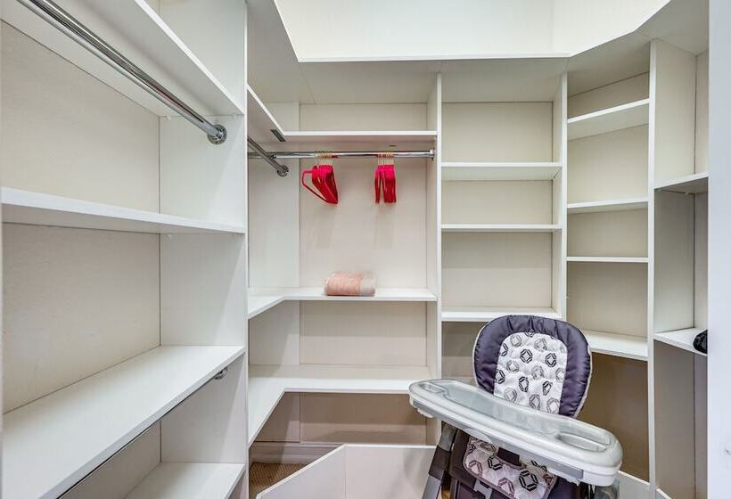 Luxury House With Private Acreage   Near Golfing!