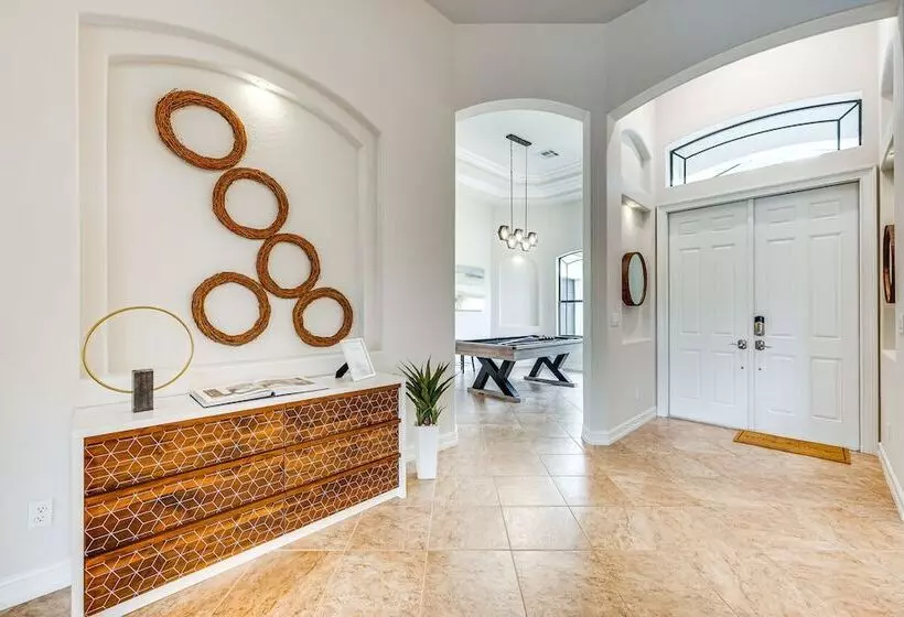 Luxury House With Private Acreage   Near Golfing!