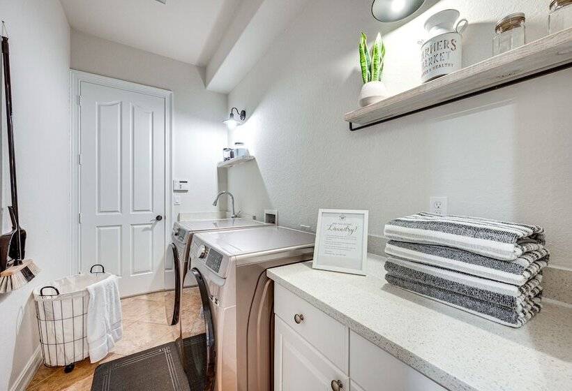 Luxury House With Private Acreage   Near Golfing!