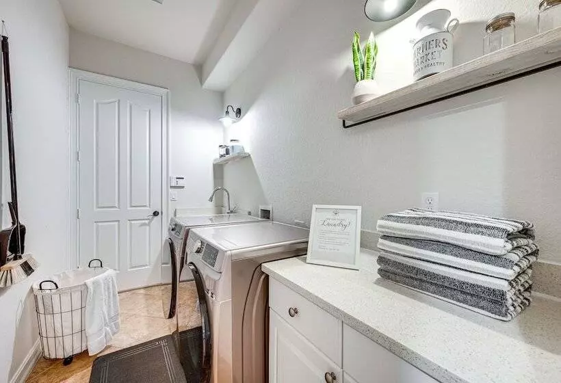 Luxury House With Private Acreage   Near Golfing!