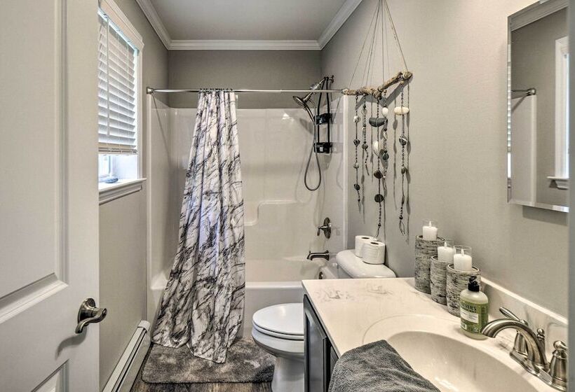 Modern Northfield Family Cabin W/ Hot Tub!