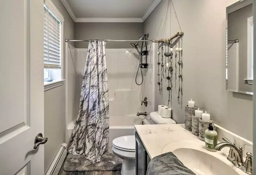 Modern Northfield Family Cabin W/ Hot Tub!