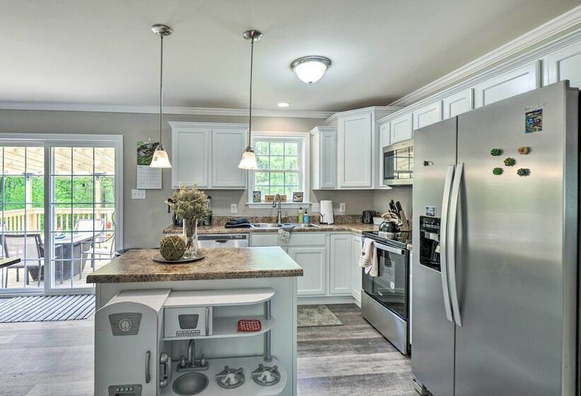 Modern Northfield Family Cabin W/ Hot Tub!