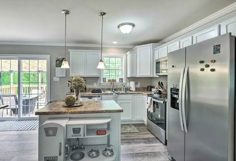 Modern Northfield Family Cabin W/ Hot Tub!