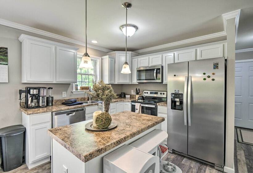 Modern Northfield Family Cabin W/ Hot Tub!