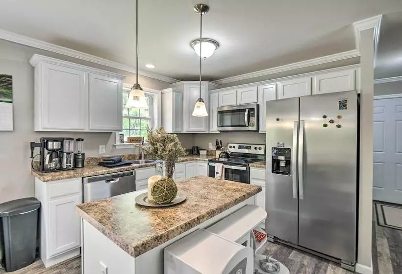 Modern Northfield Family Cabin W/ Hot Tub!