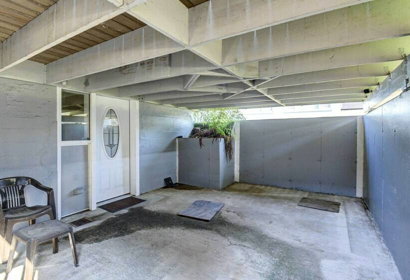 Modern Tacoma Home: Fire Pit, Walk To Beach!