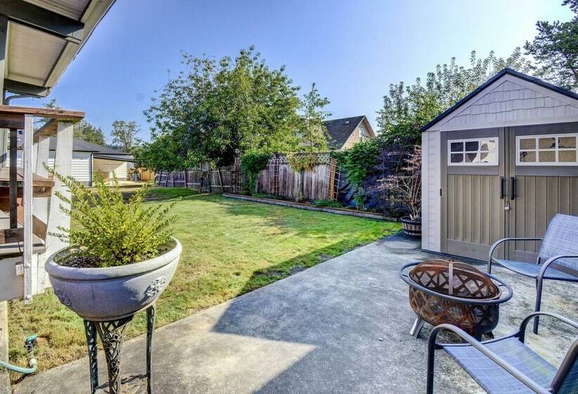 Modern Tacoma Home: Fire Pit, Walk To Beach!