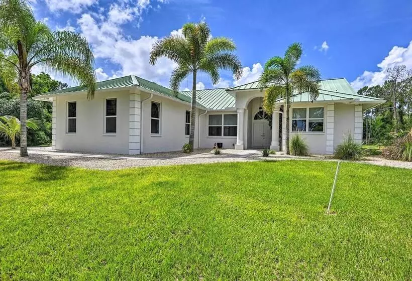 Sand Volleyball Court, Pool & Spa: Naples Gem!