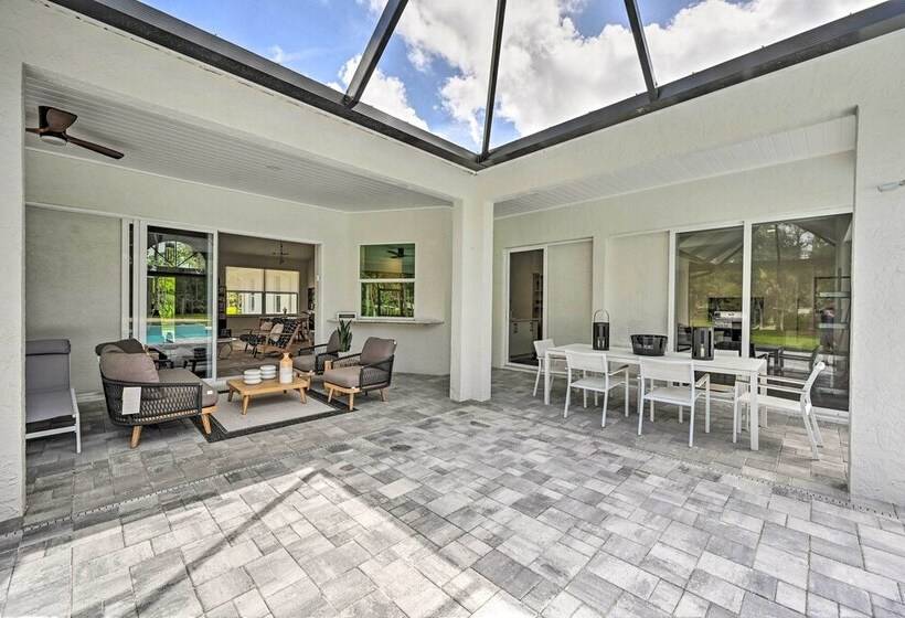 Sand Volleyball Court, Pool & Spa: Naples Gem!