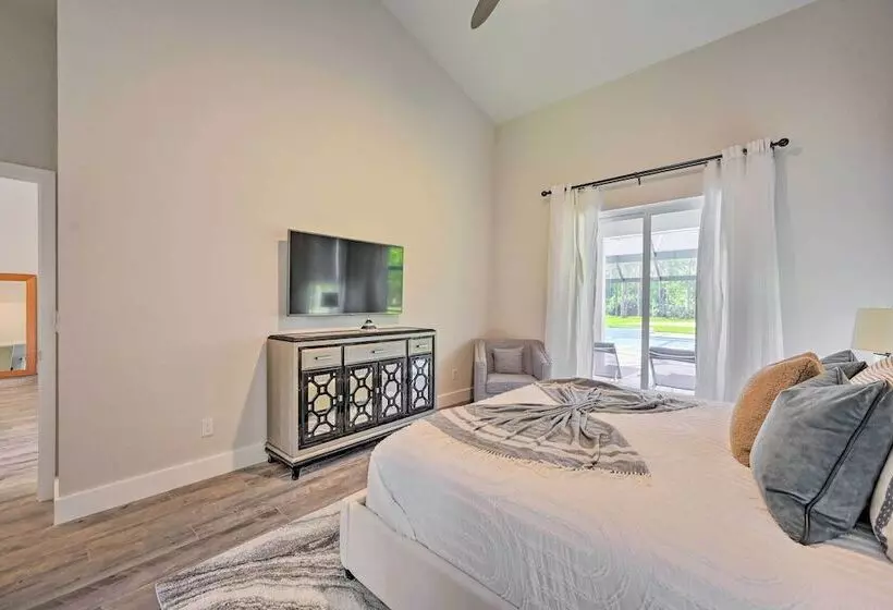 Sand Volleyball Court, Pool & Spa: Naples Gem!