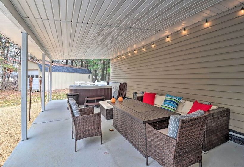 Pocono Home W/ Hot Tub, Fireplace, & Game Room!