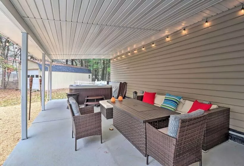 Pocono Home W/ Hot Tub, Fireplace, & Game Room!