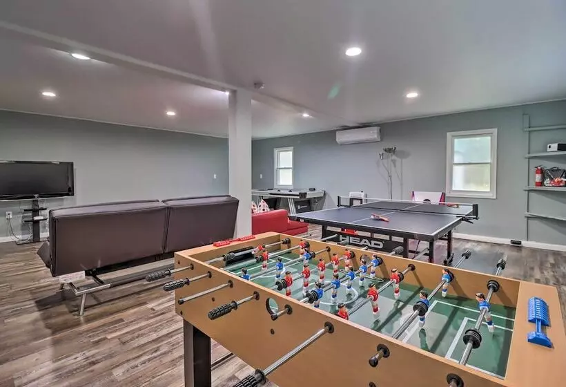 Pocono Home W/ Hot Tub, Fireplace, & Game Room!