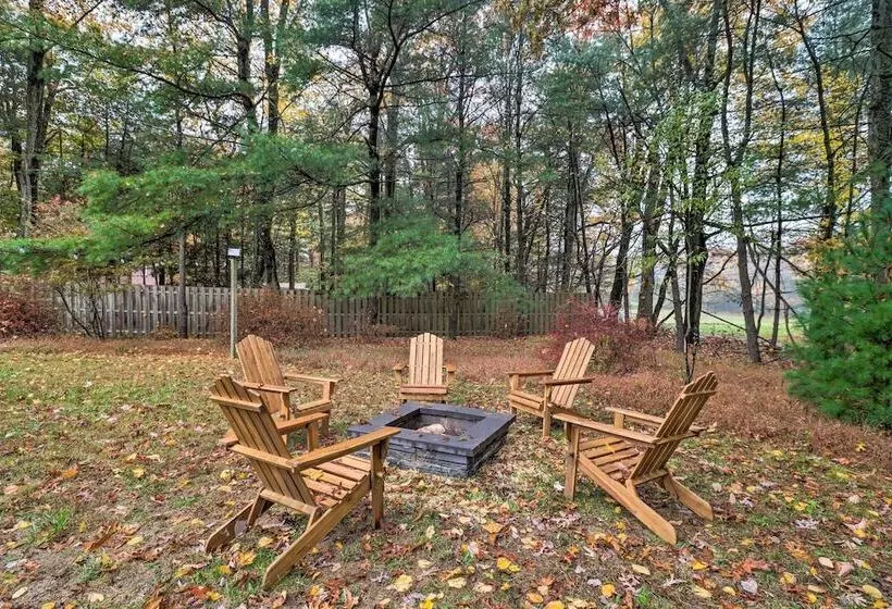 Pocono Home W/ Hot Tub, Fireplace, & Game Room!