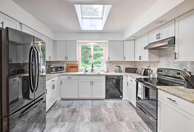 Pocono Home W/ Hot Tub, Fireplace, & Game Room!