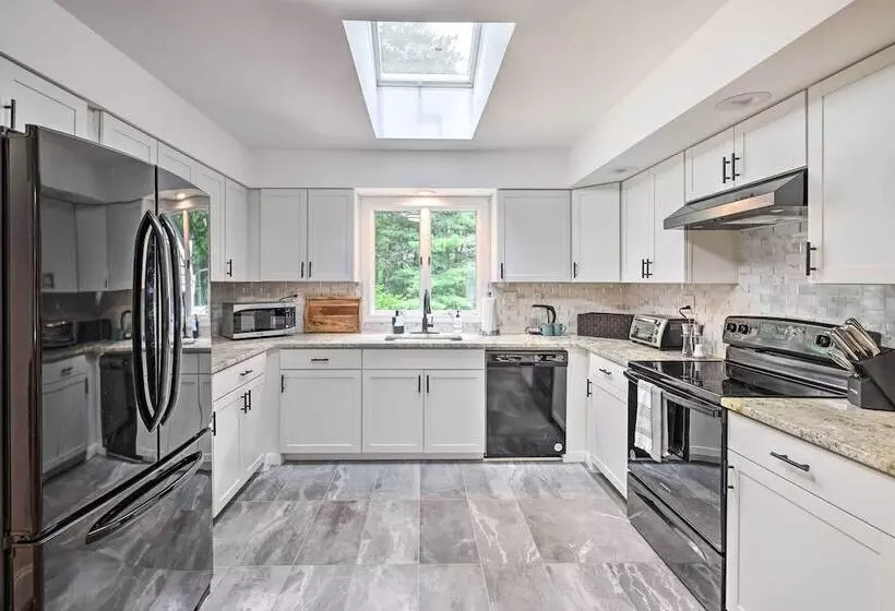 Pocono Home W/ Hot Tub, Fireplace, & Game Room!