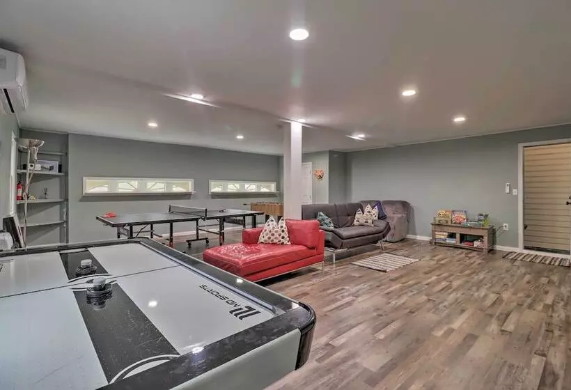 Pocono Home W/ Hot Tub, Fireplace, & Game Room!