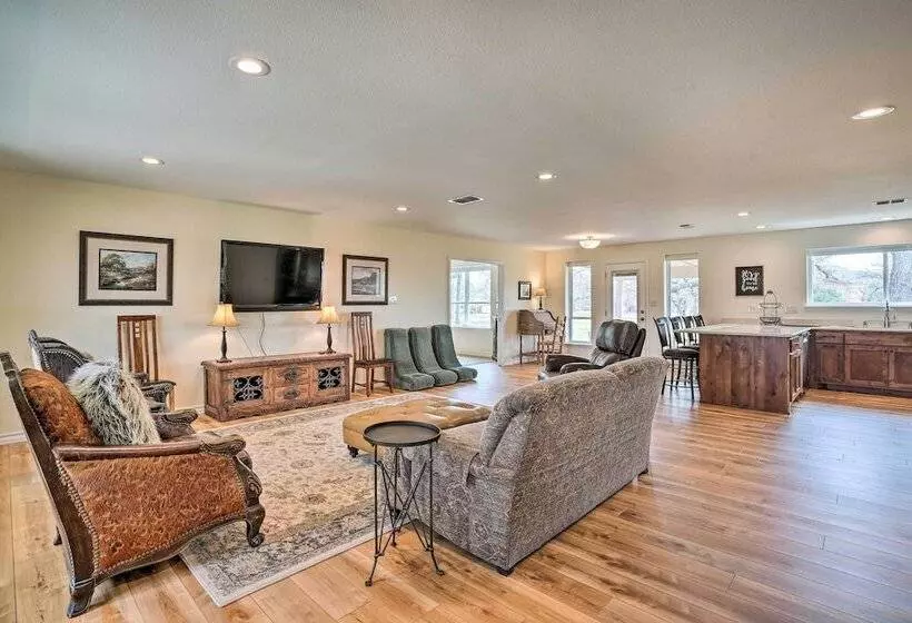 Ranch House W/ Large Backyard   Near Fishing