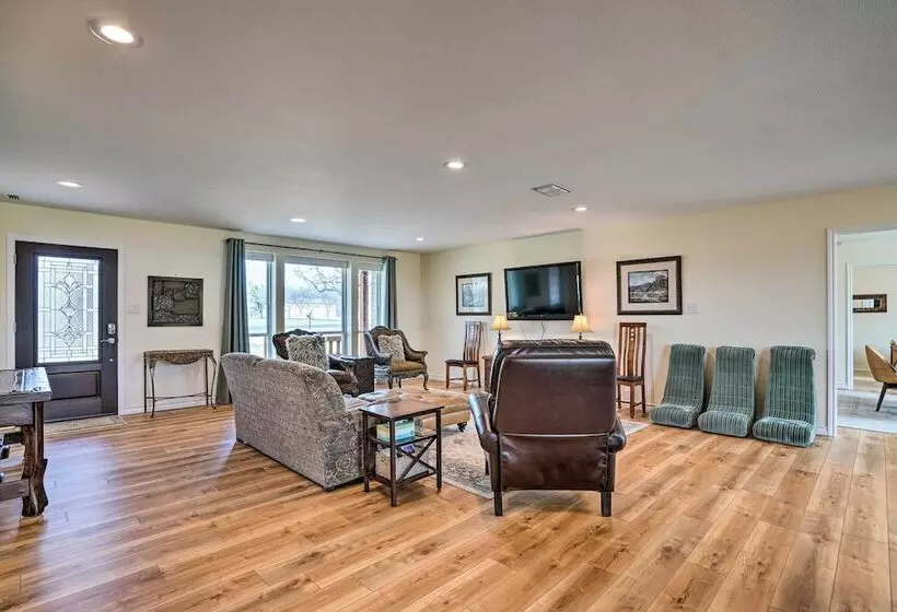 Ranch House W/ Large Backyard   Near Fishing