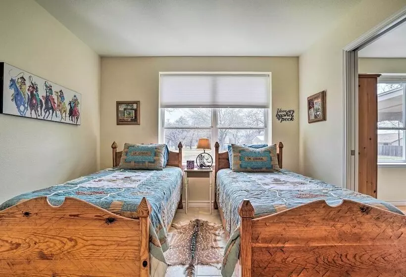 Ranch House W/ Large Backyard   Near Fishing