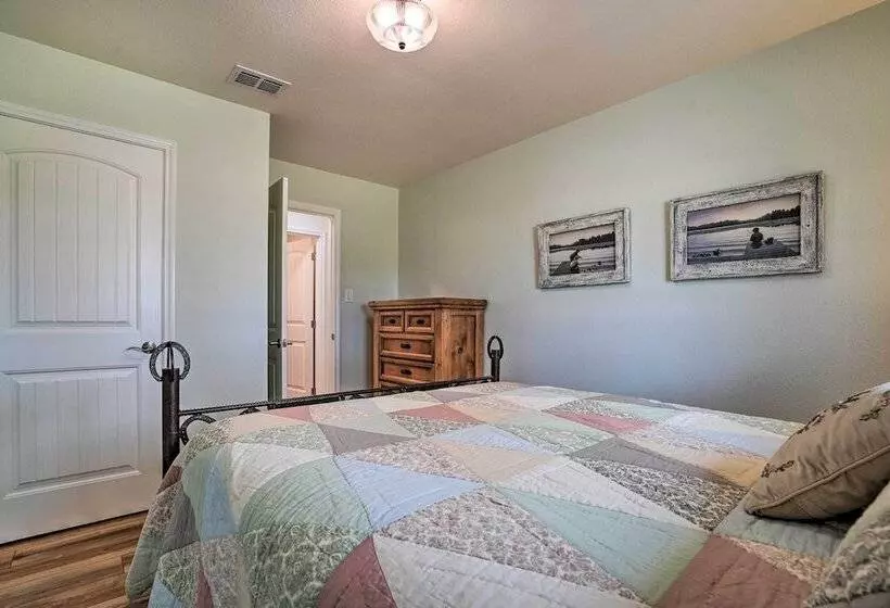 Ranch House W/ Large Backyard   Near Fishing