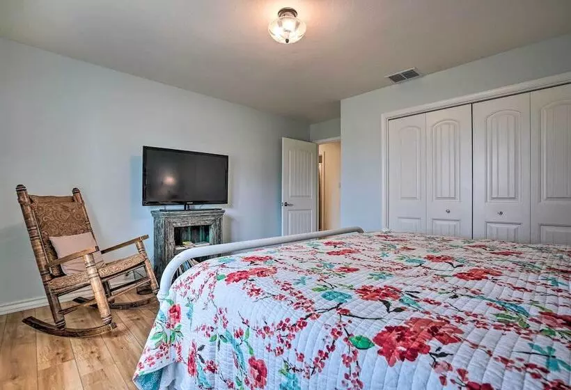 Ranch House W/ Large Backyard   Near Fishing
