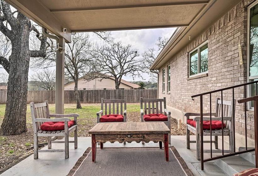 Ranch House W/ Large Backyard Near Fishing