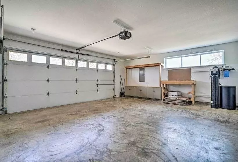 Ranch House W/ Large Backyard   Near Fishing