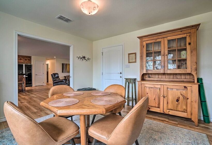 Ranch House W/ Large Backyard Near Fishing