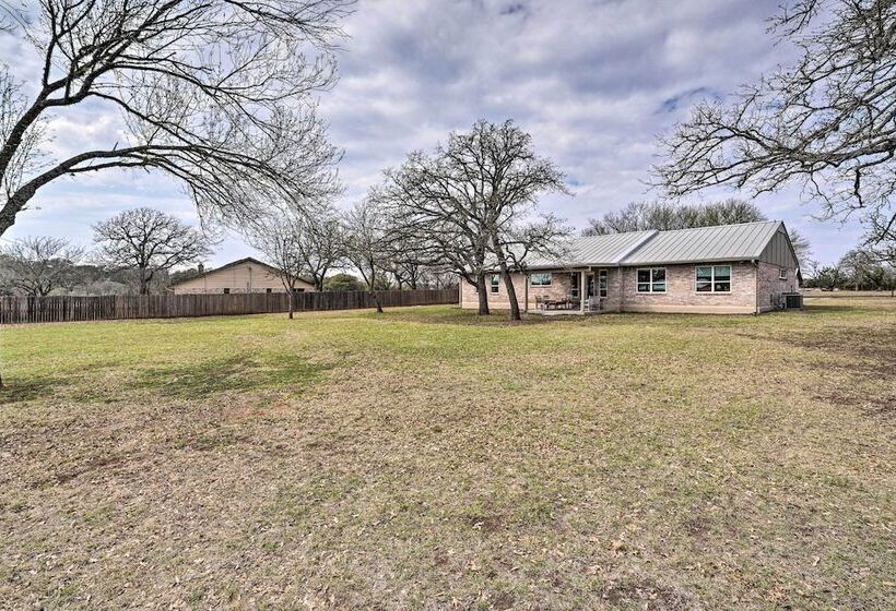 Ranch House W/ Large Backyard Near Fishing