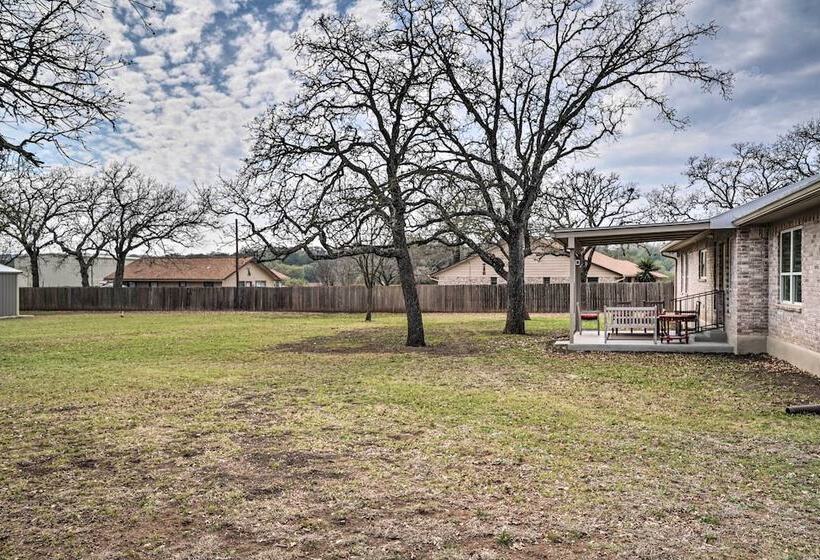 Ranch House W/ Large Backyard Near Fishing